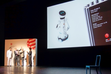 Prize award ceremony: Martin Hägele (Fraunhofer IPA) and Andreas Haug (Phoenix Design) receive the Red Dot Trophy on stage